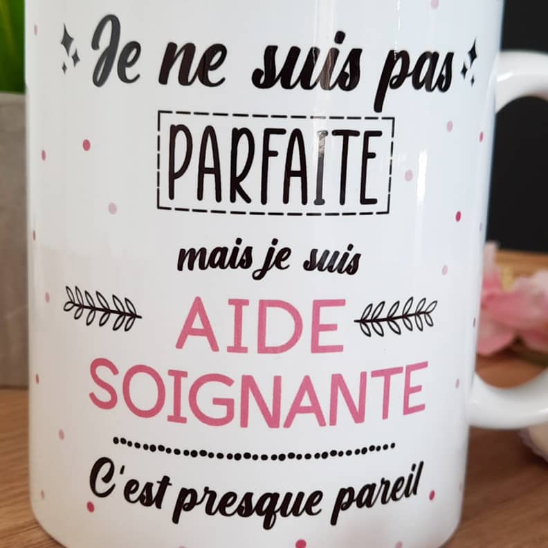 Mug - Je ne suis pas parfaite mais je suis aide-soignante - Cadeau aide- soignante