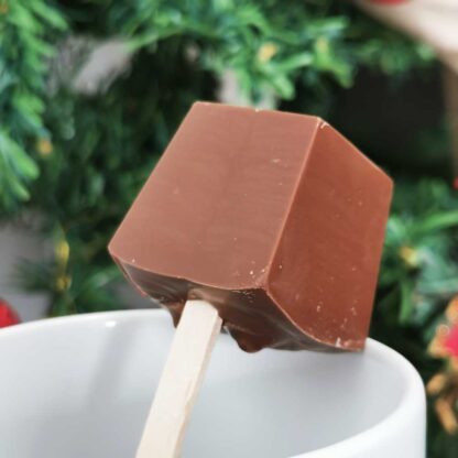 Cuillère au chocolaet -  Carré de chocolat au lait à dissoudre dans du lait chaud