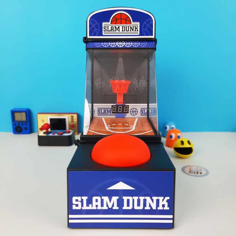Gadget bureau: consoles rétro, mini jeux basket pour souffler au travail!