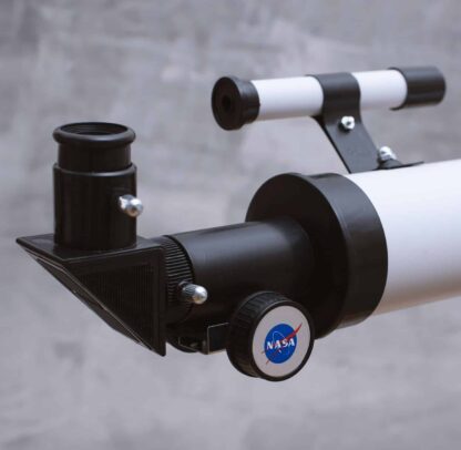 NASA - Télescope avec trépied