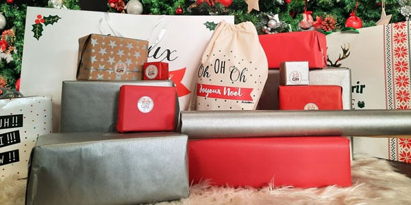 <p>Profitez des fêtes de Noël pour offrir et recevoir des jolis cadeaux. Découvrez notre sélection d’emballages cadeaux pour Noël pour décorer et personnaliser votre paquet et le rendre unique au pied du sapin, accompagnez le d'une magnifique <a href="../categorie-produit/noel/carte-joyeux-noel/">carte de Noël</a> !</p>