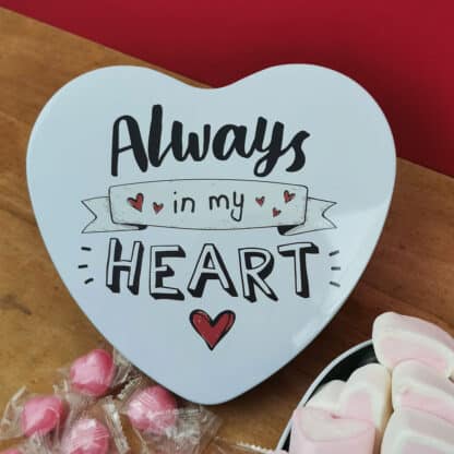 Coffret Cadeau St Valentin : Boîte en coeur "Always in my heart " remplie de bonbons (Blanche)