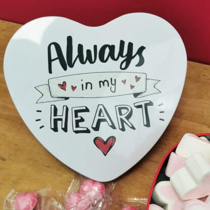 Coffret Cadeau St Valentin : Boîte en coeur "Always in my heart " remplie de bonbons (Blanche)