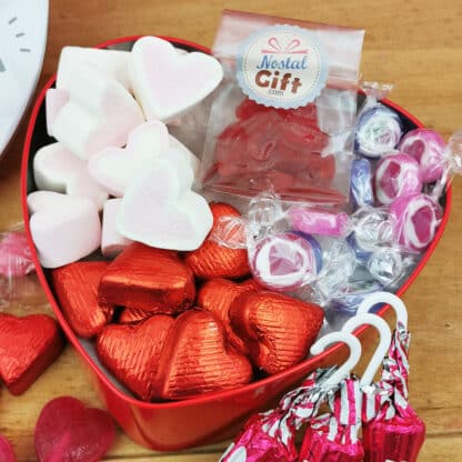 Coffret Cadeau St Valentin : Boîte en coeur "Always in my heart " remplie de bonbons (Blanche)