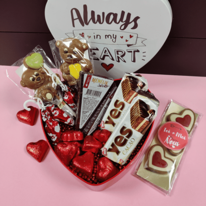 Coffret Cadeau St Valentin : Boîte en coeur "Always in my heart " remplie de chocolat