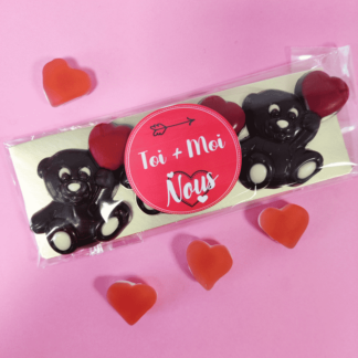 Ourson Saint Valentin au chocolat au lait avec un coeur rouge x3