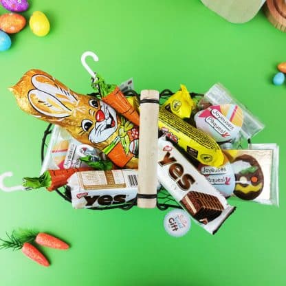 Grand panier de Pâques rempli de confiseries et bonbons rétro - Pâques