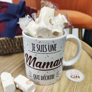Mug "Je suis une maman qui déchire" rempli de nougats x10