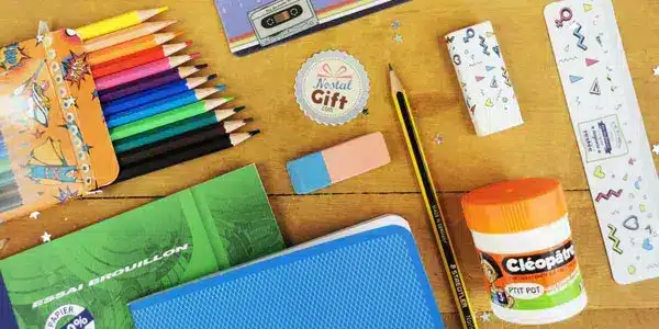 <p>Le cahier de texte ou l'<a href="/categorie-produit/papeterie/fourniture-scolaires-type/agenda/">agenda</a> pour les plus grands est un article indémodable de la rentrée scolaire. Indispensable pour noter ses devoirs scolaires lorsque l'on est petit, il est également le vrai marqueur des goûts de l'enfant. Il est par excellence l'achat plaisir de votre enfant pour sa rentrée. </p>