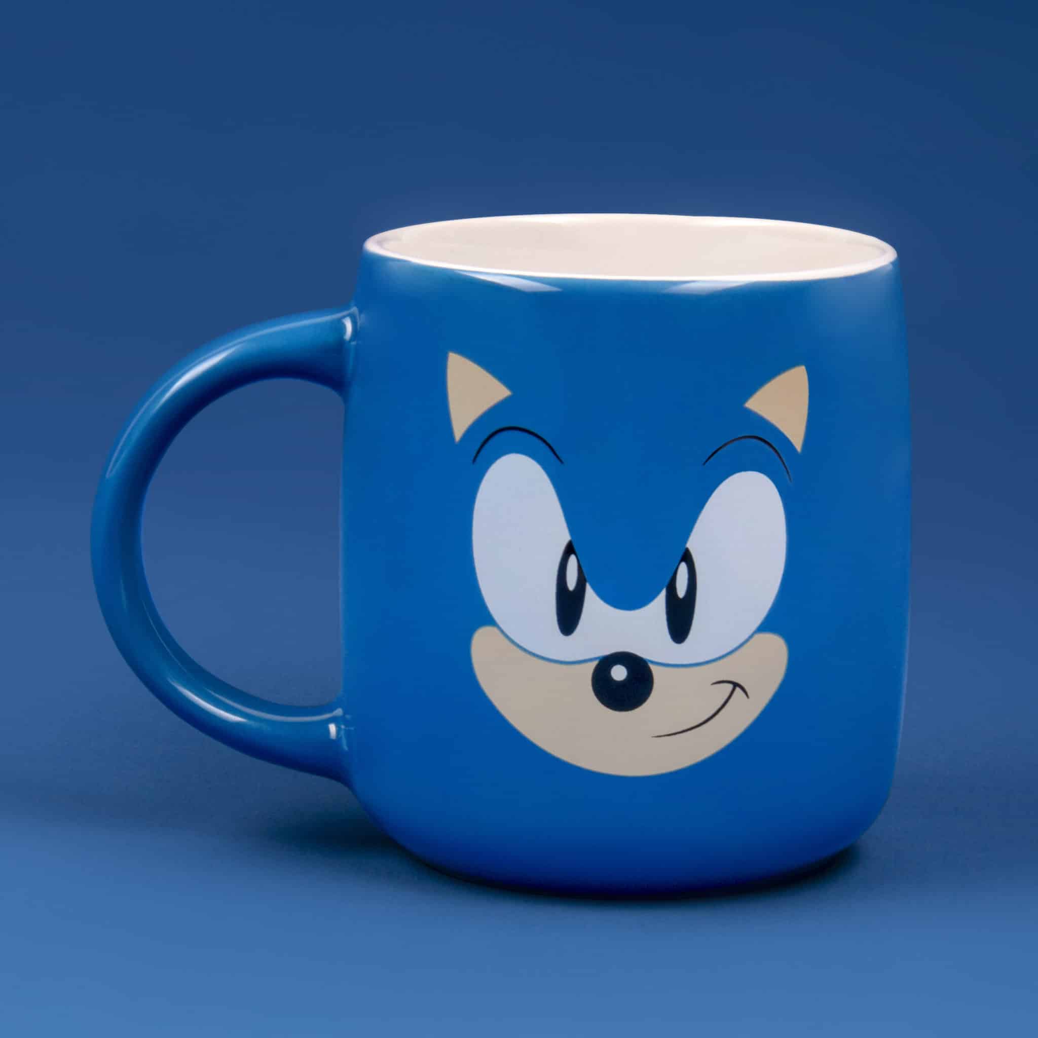 https://www.nostalgift.com/wp-content/uploads/2022/11/Sonic-Mug-chaussettes-detail-mug.jpg