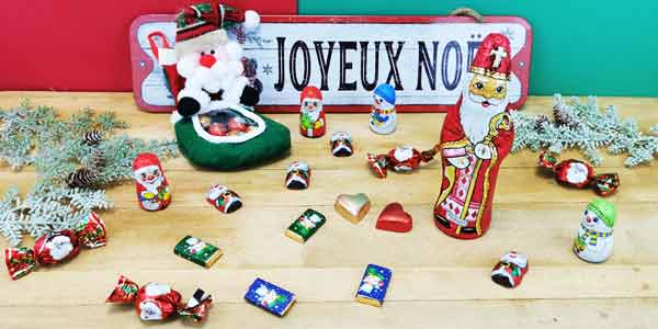 <p>C'est <a href="/categorie-produit/noel/">Noël</a> et la magie des délicieux chocolats de Noël. Trouvez votre bonheur, avec nos friandises : chocolats glacés en coupelle, suchard, nougats au chocolat... Vous pouvez les ajouter dans vos chaussettes de Noël ou vos calendriers de l'Avent !</p>