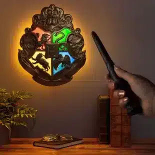 Harry Potter - Lampe Blasons Poudlard avec baguette de contrôle - Déco murale