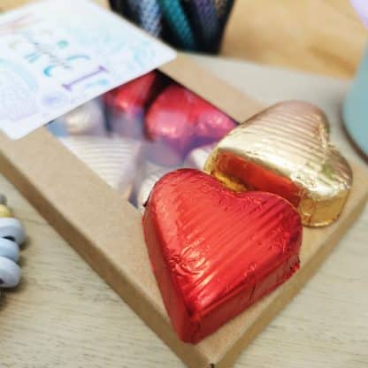 Cœurs "Merci Maîtresse" au chocolat au lait et chocolat noir praliné - Collection arc-en-ciel