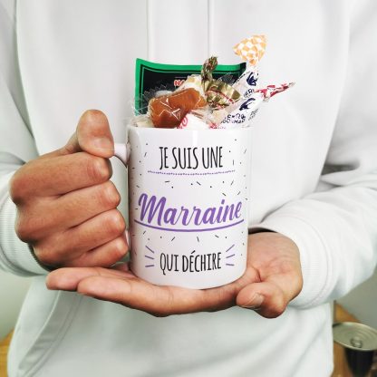 MUG "Je suis une marraine qui déchire" bonbons rétro 80 - Cadeau Marraine