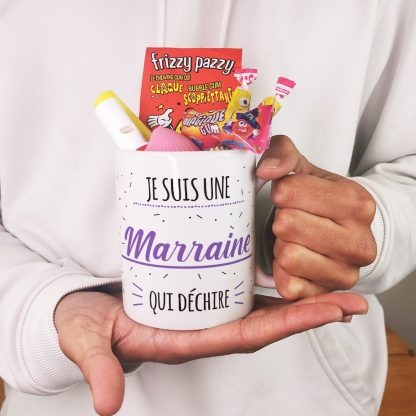 MUG "Je suis une marraine qui déchire" bonbons rétro 80 - Cadeau Marraine