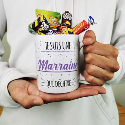 MUG "Je suis une marraine qui déchire" bonbons rétro 80 - Cadeau Marraine