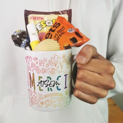 Mug "Merci ATSEM" bonbons rétro 70 - Collection arc-en-ciel