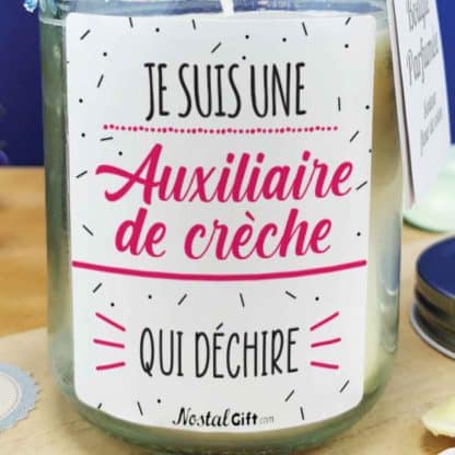 Bougie Jar blanche "Je suis une auxiliaire de crèche qui déchire"