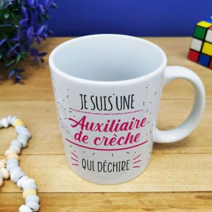 Mug "Je suis une auxiliaire de crèche qui déchire" Cadeau pour l'Auxiliaire de crèche