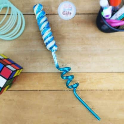 Sucette longue fête foraine goût fruit 30 cm avec paille boucle - rose ou bleu – Image 4