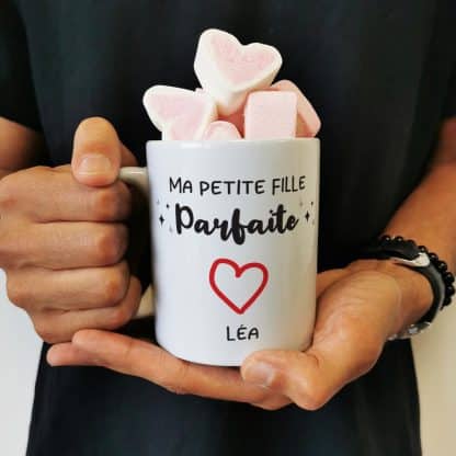 Mug "Ma petite fille parfaite" personnalisé  et ses guimauves coeurs x10 – cadeau papy et mamie