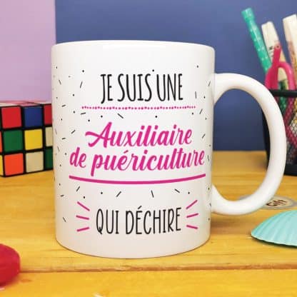 Mug "je suis une auxiliaire de puériculture qui déchire" - Cadeau crèche