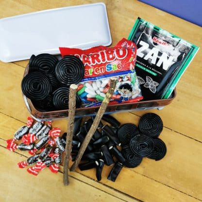 Coffret bonbon Volkswagen Combi en métal rempli de bonbons Réglisse – Image 4