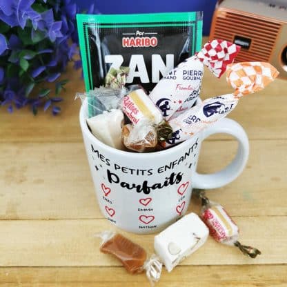 Mug bonbon années 60  "Mes petits enfants parfaits" cadeau pour mamie et  papy personnalisé