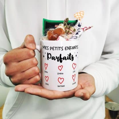 Mug bonbon années 60  "Mes petits enfants parfaits" cadeau pour mamie et  papy personnalisé