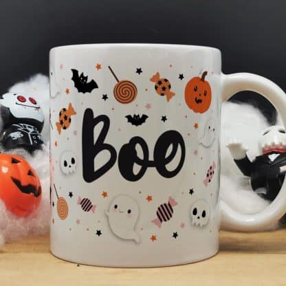 Mug Halloween Boo et ses bonbons Tarentules noires, dentiers et guimauves citrouille et tête de mort