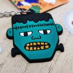 Porte-clés Halloween Citrouille + 50 Stickers Horribles - Accessoire Fête Déco Clés, Sac, Ordinateur - Idée Cadeau Halloween Fun