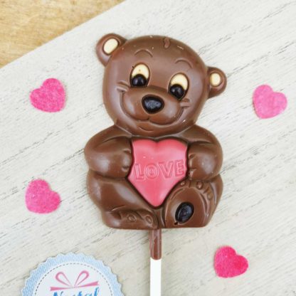 Sucette ourson coeur rose dans les bras au chocolat au lait - chocolat baby shower fille - chocolat gender reveal fille – Image 3