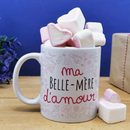 Mug "Belle-mère d'amour" et ses guimauves coeurs x10