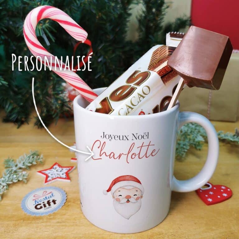 Mug "Joyeux Noël" personnalisé et ses confiseries rétro Père Noël