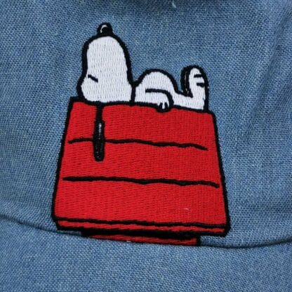 Snoopy - Casquette baseball brodée sur tissu bleu