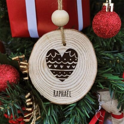 Boule de noël en bois - Personnalisé avec le nom de famille - Coeur