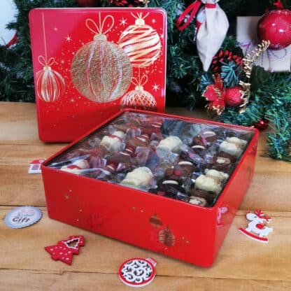 Chocolats de Noël pralinés - Boîte de chocolats personnages de Noël 500g - Assortiment de chocolats pralinés boite Métal – Image 3