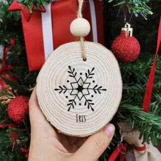 Boule de noël en bois - Personnalisé avec le prénom - Flocon de Noël