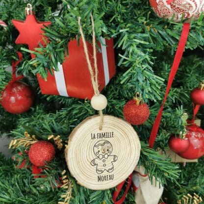 Boule de noël en bois - Personnalisé avec Prénom - Chaussette de Noël et sa souris (Merry Christmouse)