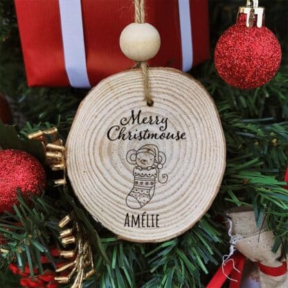 Boule de noël en bois - Personnalisé avec Prénom - Chaussette de Noël et sa souris (Merry Christmouse)
