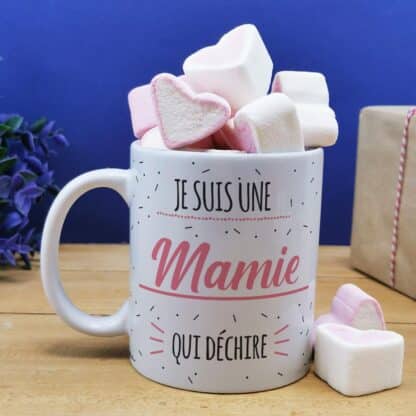 Mug "Mamie qui déchire" personnalisable et ses guimauves coeurs x10 - Cadeau Grand-Mère