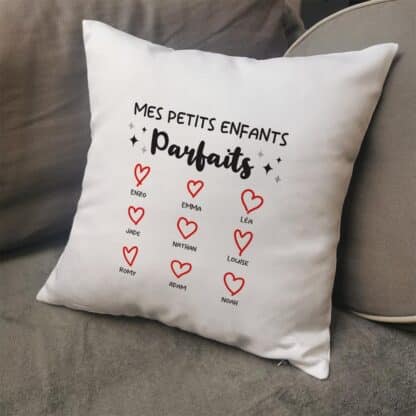 Coussin “Mes petits enfants parfaits” – De 2 à 12 prénoms - Cadeau mamie, papy personnalisé