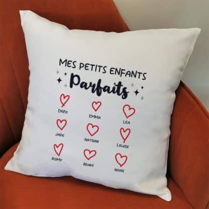 Coussin “Mes petits enfants parfaits” – De 2 à 12 prénoms - Cadeau mamie, papy personnalisé