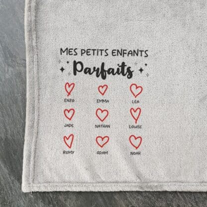 Coussin “Mes petits enfants parfaits” – De 2 à 12 prénoms - Cadeau mamie, papy personnalisé