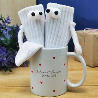 Mug "Petits coeurs" personnalisé et ses guimauves coeurs x10 - Cadeau couple