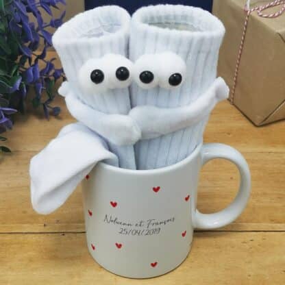 Mug "petit coeur" personnalisé et ses chaussettes aimantées - Cadeau pour couple – Image 3