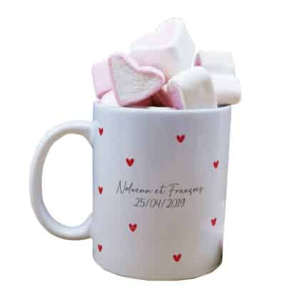 Mug "Petits coeurs" personnalisé et ses guimauves coeurs x10 - Cadeau couple