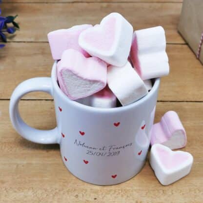 Mug "Petits coeurs" personnalisé et ses guimauves coeurs x10 - Cadeau couple