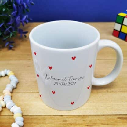 Mug "Petits coeurs" personnalisé et ses guimauves coeurs x10 - Cadeau couple