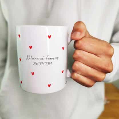 Mug "Petits coeurs" personnalisé et ses guimauves coeurs x10 - Cadeau couple